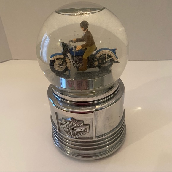 Rare 2004 retro Harley Davidson snow globe. Pre owned. See video - Picture 1 of 6